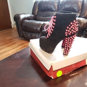 Blk & pink booties